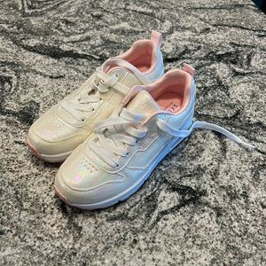 Girls skechers shoes, never worn